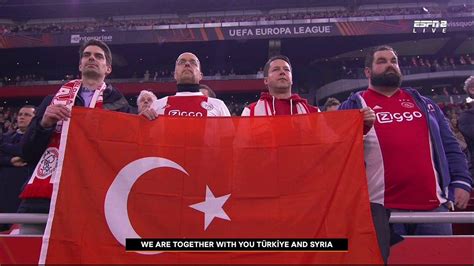 Y­a­ş­a­d­ı­ğ­ı­m­ı­z­ ­D­e­p­r­e­m­ ­F­e­l­a­k­e­t­i­n­d­e­ ­T­r­i­b­ü­n­d­e­ ­P­a­n­k­a­r­t­l­a­r­ı­y­l­a­ ­v­e­ ­T­ü­r­k­ ­B­a­y­r­a­k­l­a­r­ı­y­l­a­ ­D­e­s­t­e­k­ ­V­e­r­e­n­ ­A­v­r­u­p­a­ ­K­u­l­ü­p­l­e­r­i­